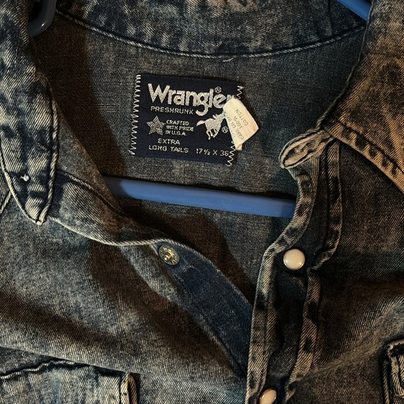 Retro Wrangler button down - Picture 2 of 2